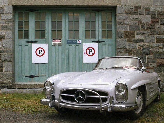 Can canh sieu xe Mercedes-Benz 300SL cua thu tuong Canada